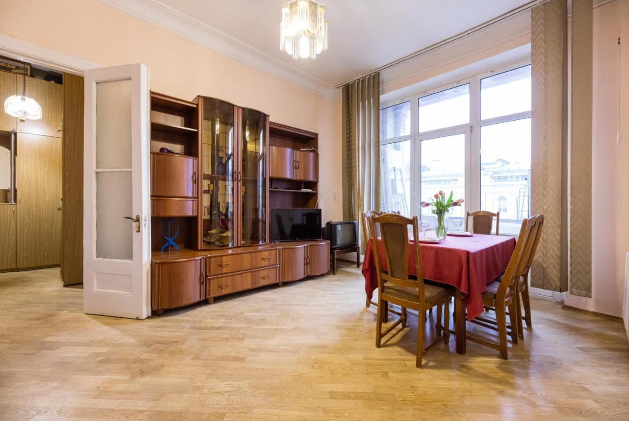 Apartment With Lovely View เคียฟ ภายนอก รูปภาพ
